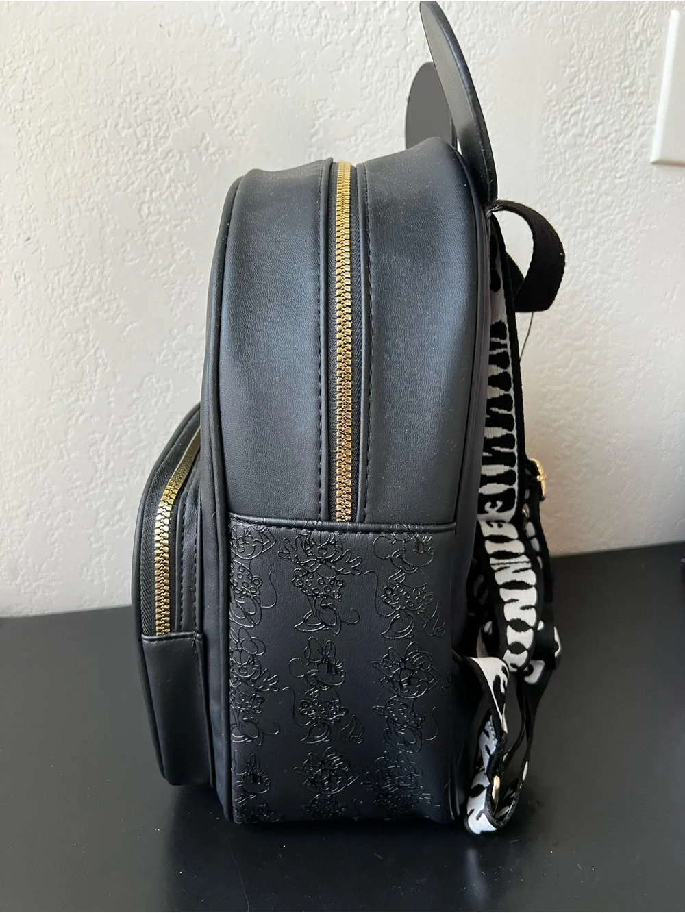 NWT Primark Exclusive Disney Minnie Mouse Black Mini Backpack with Bag Charm